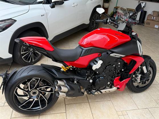 DUCATI DIAVEL V4 DUCATI DIAVEL V4
